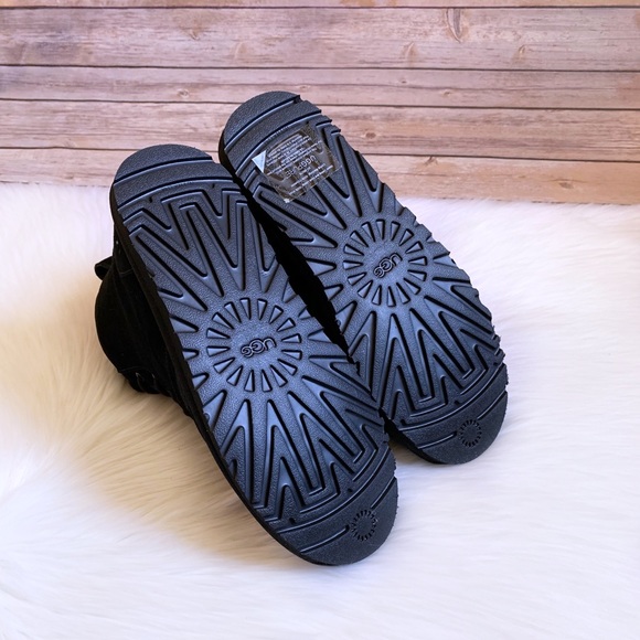 UGG Men’s Harkley Black Lace-Up Ankle Boots - Picture 8 of 8